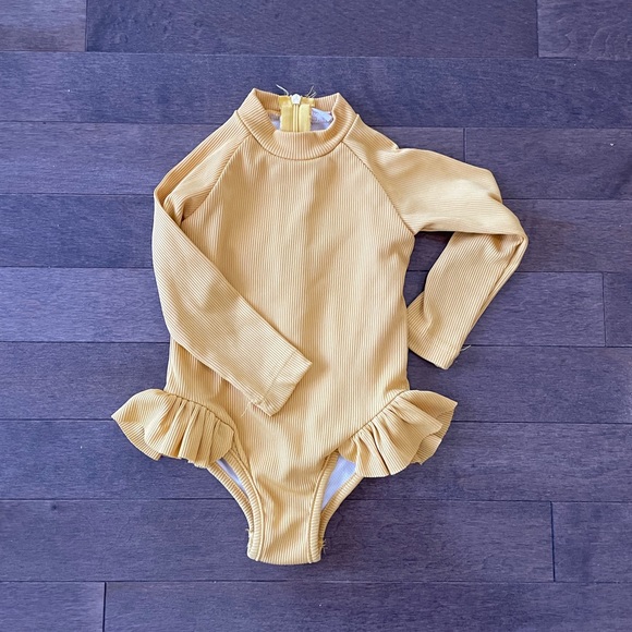 Baby Girl (or boy!) 6-9 Month Bundle - Picture 3 of 10